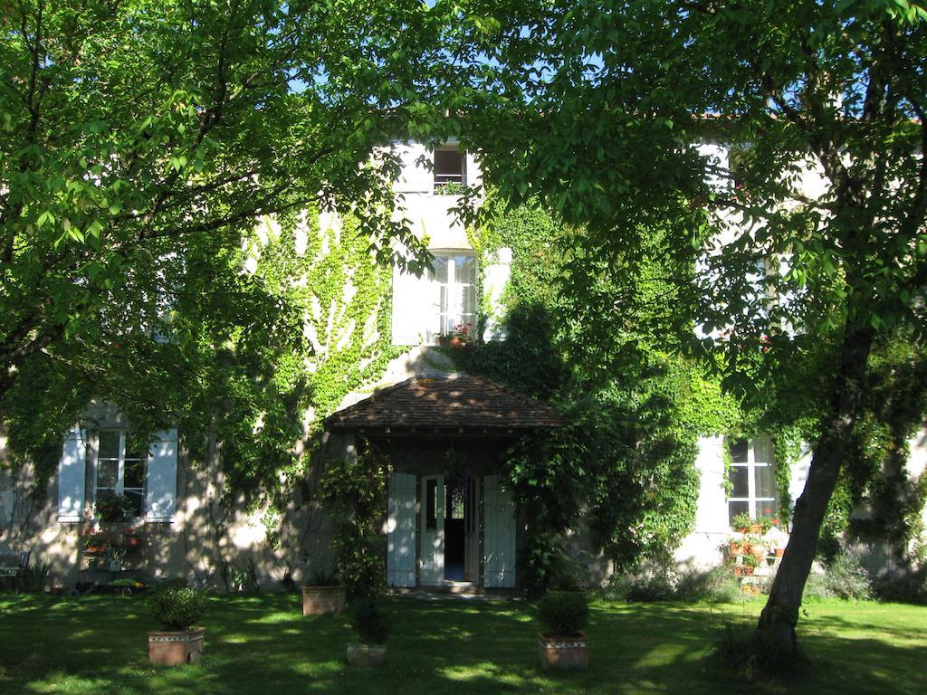 Bed and Breakfast Le Domaine De Panissac Berneuil  Экстерьер фото